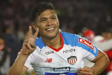 El delantero colombiano no pudo participar del partido por una lesión en el tendón de Aquiles.