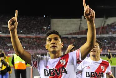 El delantero colombiano opinó qué le falta a su compatriota para brillar en el Millonario. 