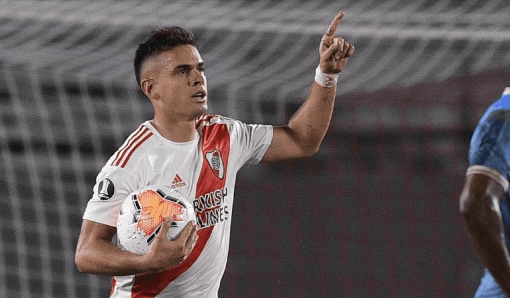 El delantero colombiano tiene hasta el domingo para tomar una decisión.
