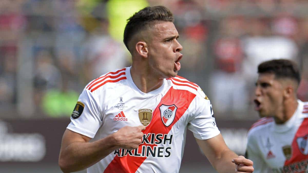 El delantero colombiano tiene una oferta de la Premier League.