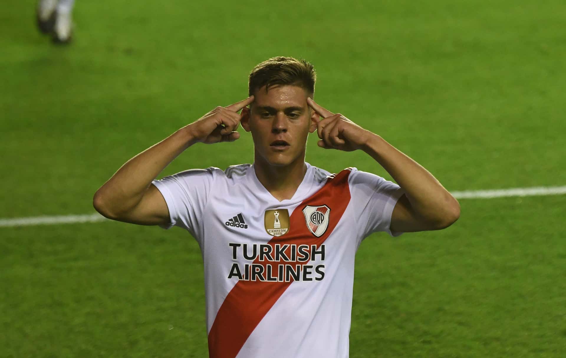 El delantero de 21 años extiende su gran presente en el Millonario.