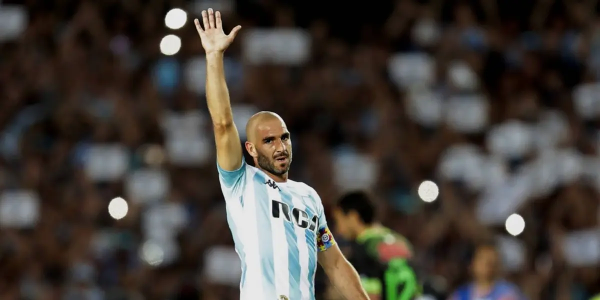 El delantero de 38 años se reune este miércoles con el mánager de la Academia, Rubén Capria.