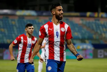 El delantero de Argentinos Juniors reconoció que recibió llamados del Xeneize para firmar contrato.