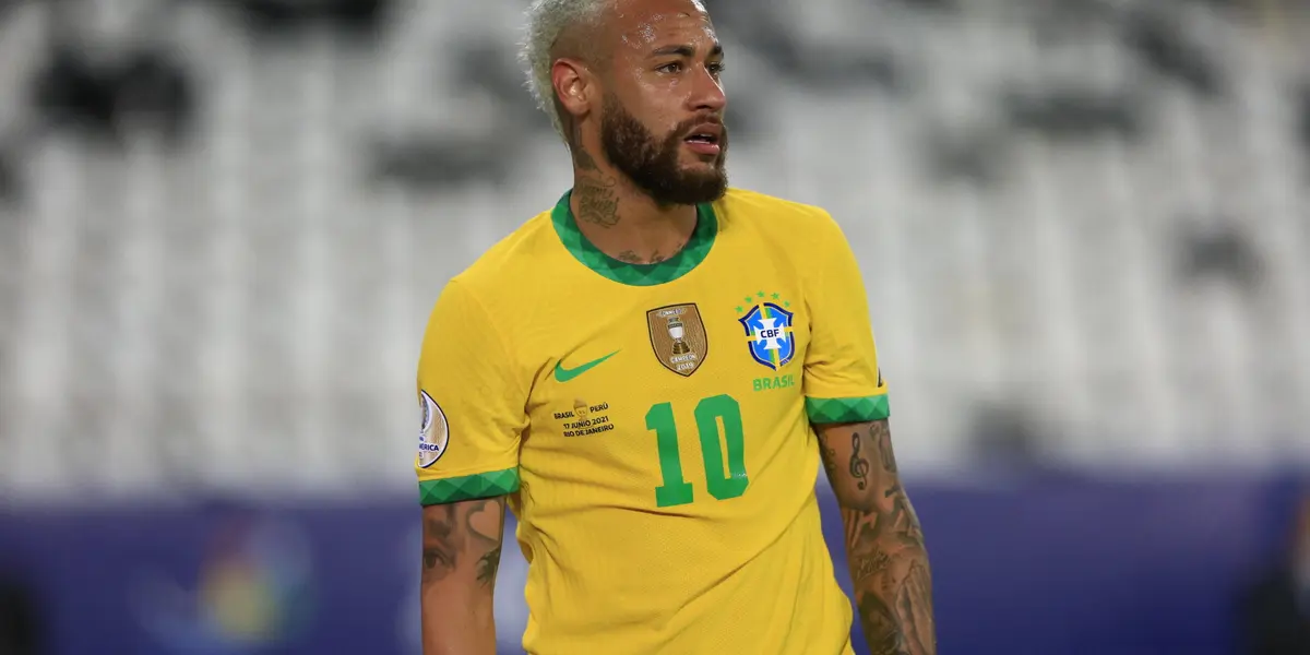 El delantero de PSG fue liberado tras recibir su segunda tarjeta amarilla en el partido ante Chile y viajó rumbo a Francia. Lo mismo corrió para Vinícius Junior, atacante de Real Madrid.