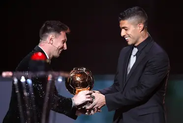 El delantero del Atlético de Madrid estuvo en la gala del Balón de Oro y habló sobre el rumor que tiene en vilo al fútbol uruguayo. 