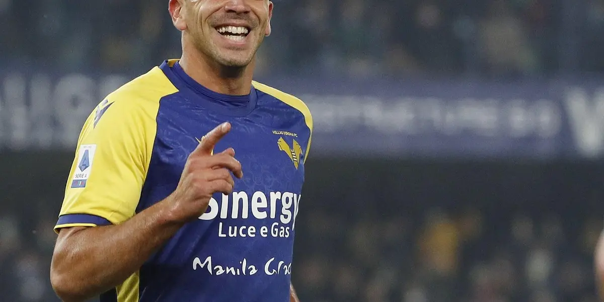 El delantero del Verona se despachó con dos goles en el triunfo de su equipo ante el conjunto de Turín por 2 a 1.