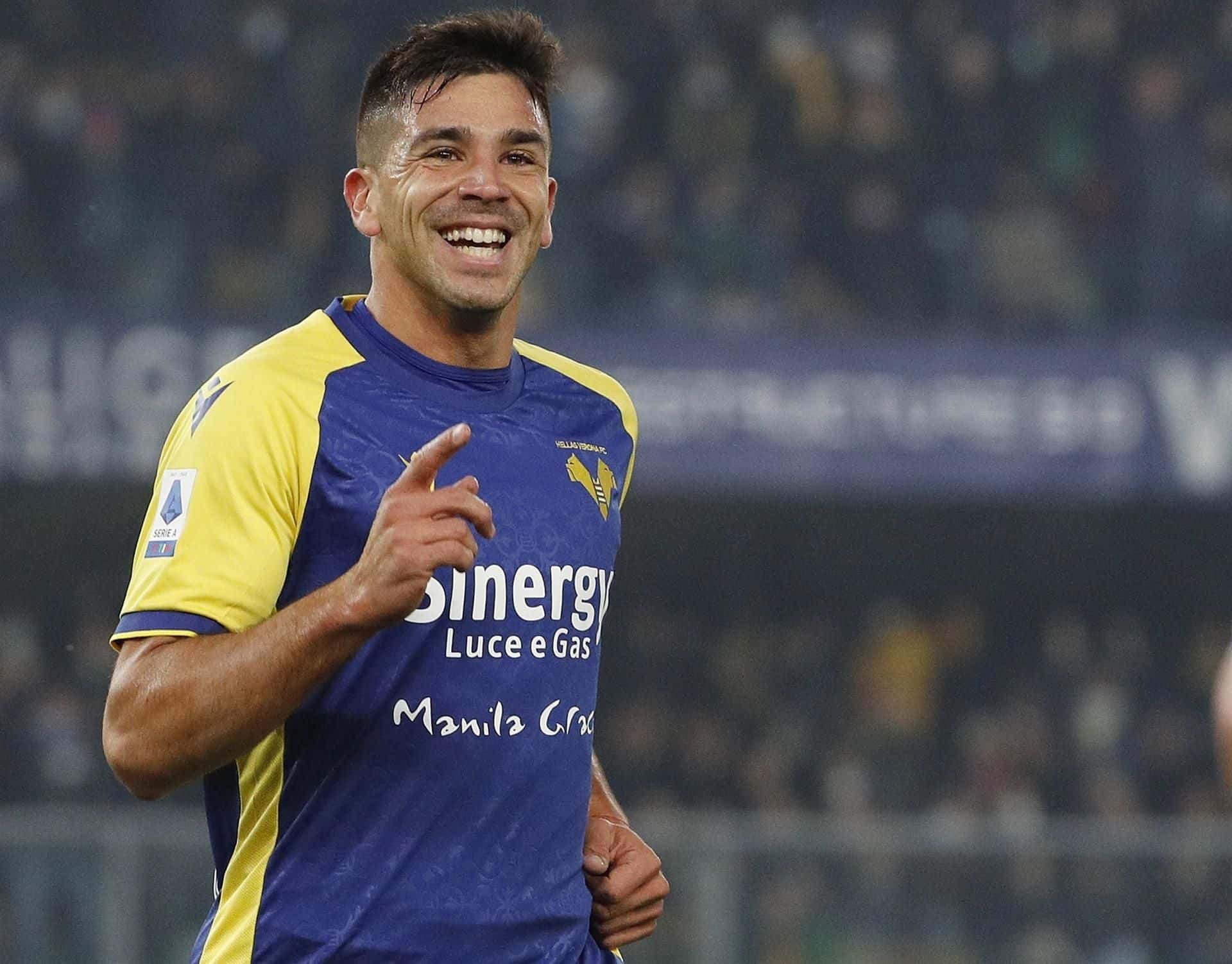 El delantero del Verona se despachó con dos goles en el triunfo de su equipo ante el conjunto de Turín por 2 a 1.