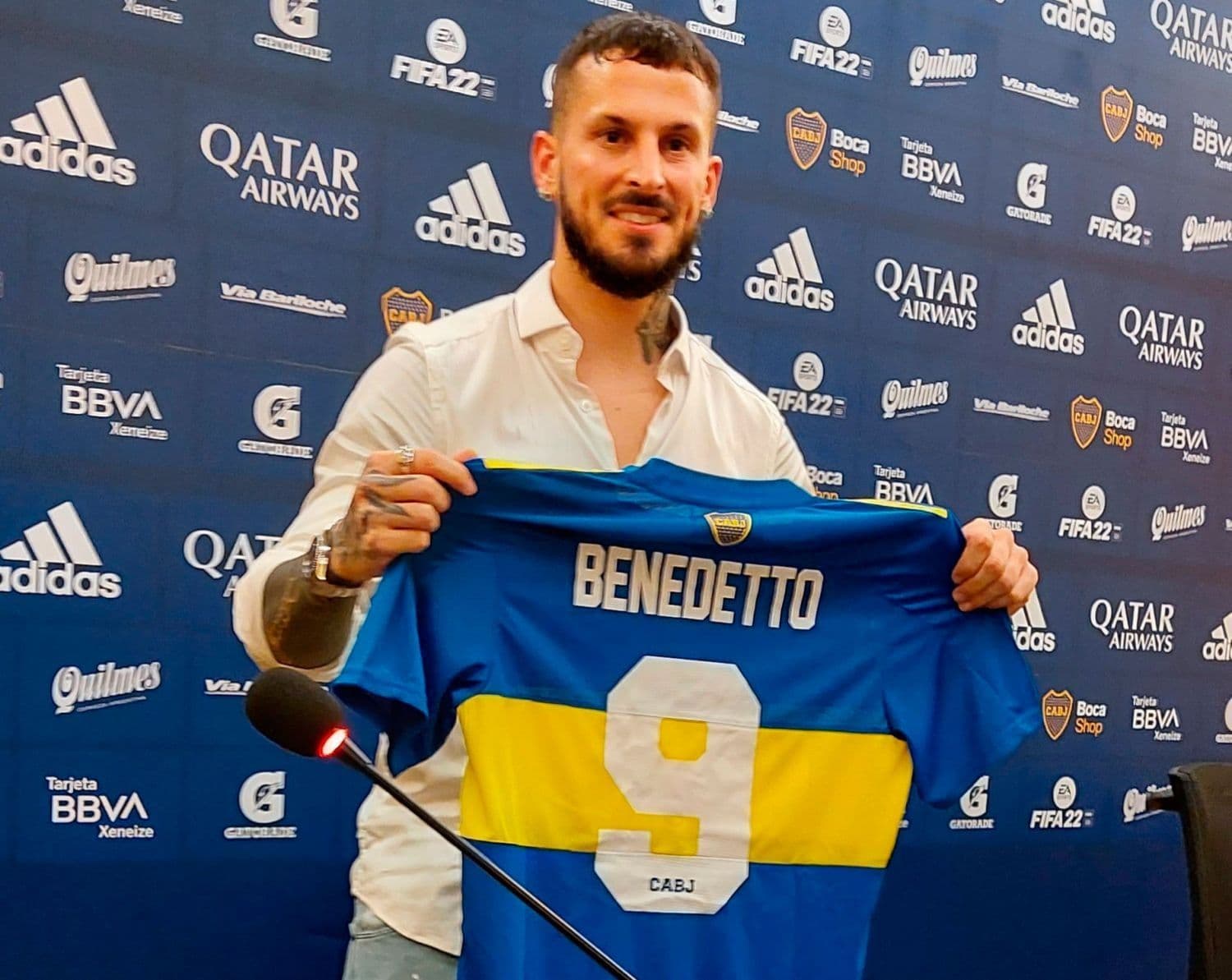 El delantero fue presentado formalmente en el Xeneize y dejó varias frases para alegrar a los hinchas.