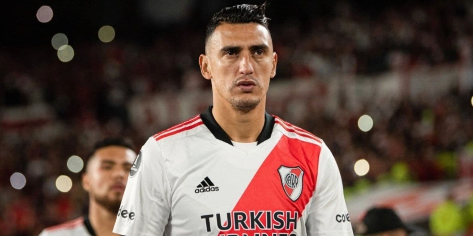 El delantero hace semanas que especula con retirarse o cambiar de club, y eso hizo que los dirigentes sean tajantes con él.