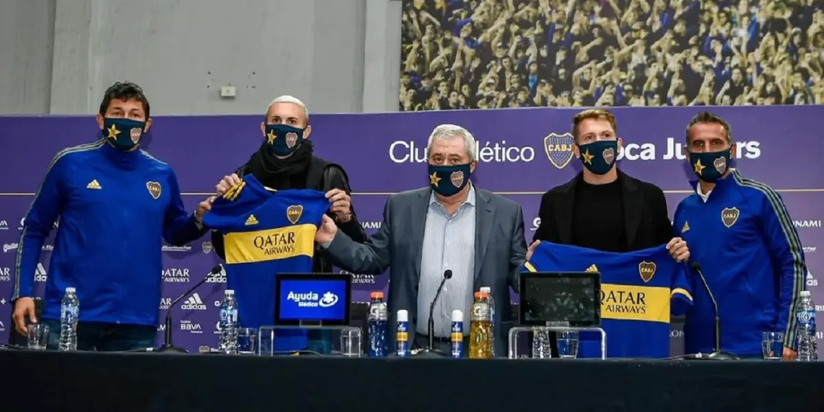 El delantero no pudo evitar su alegría y rompió en llanto con su padre.