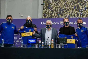 El delantero no pudo evitar su alegría y rompió en llanto con su padre.