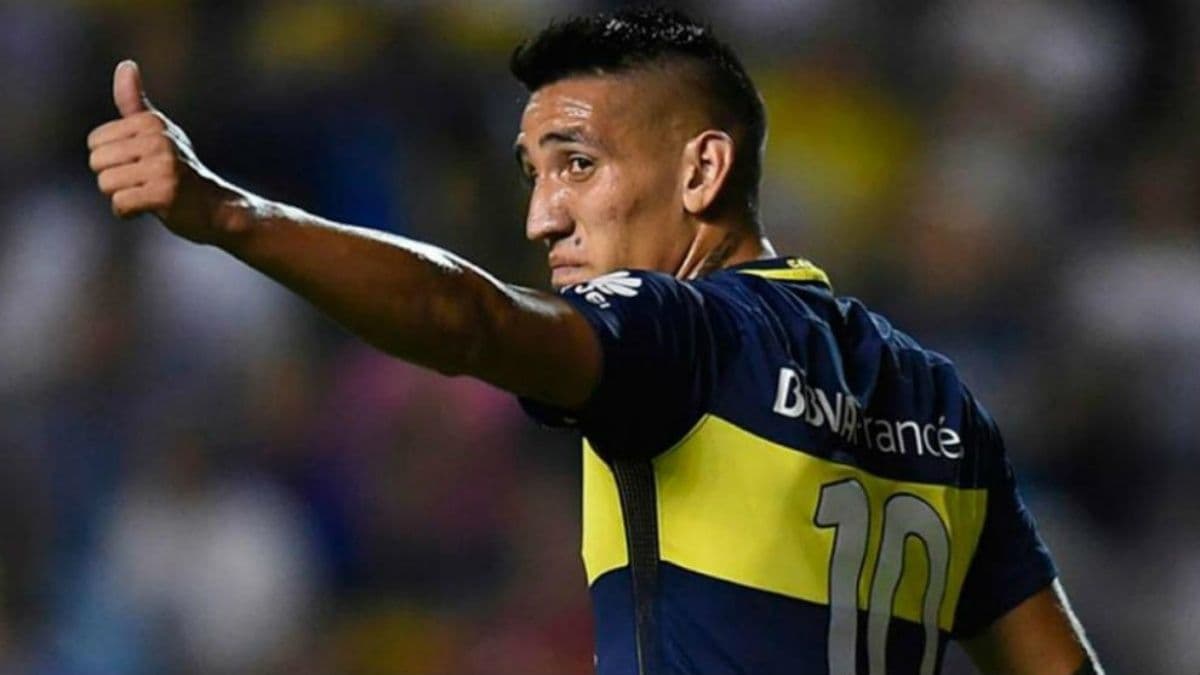 El delantero no será tenido en cuenta en Vélez Sarsfield y vive horas clave que tienen que ver con su futuro.