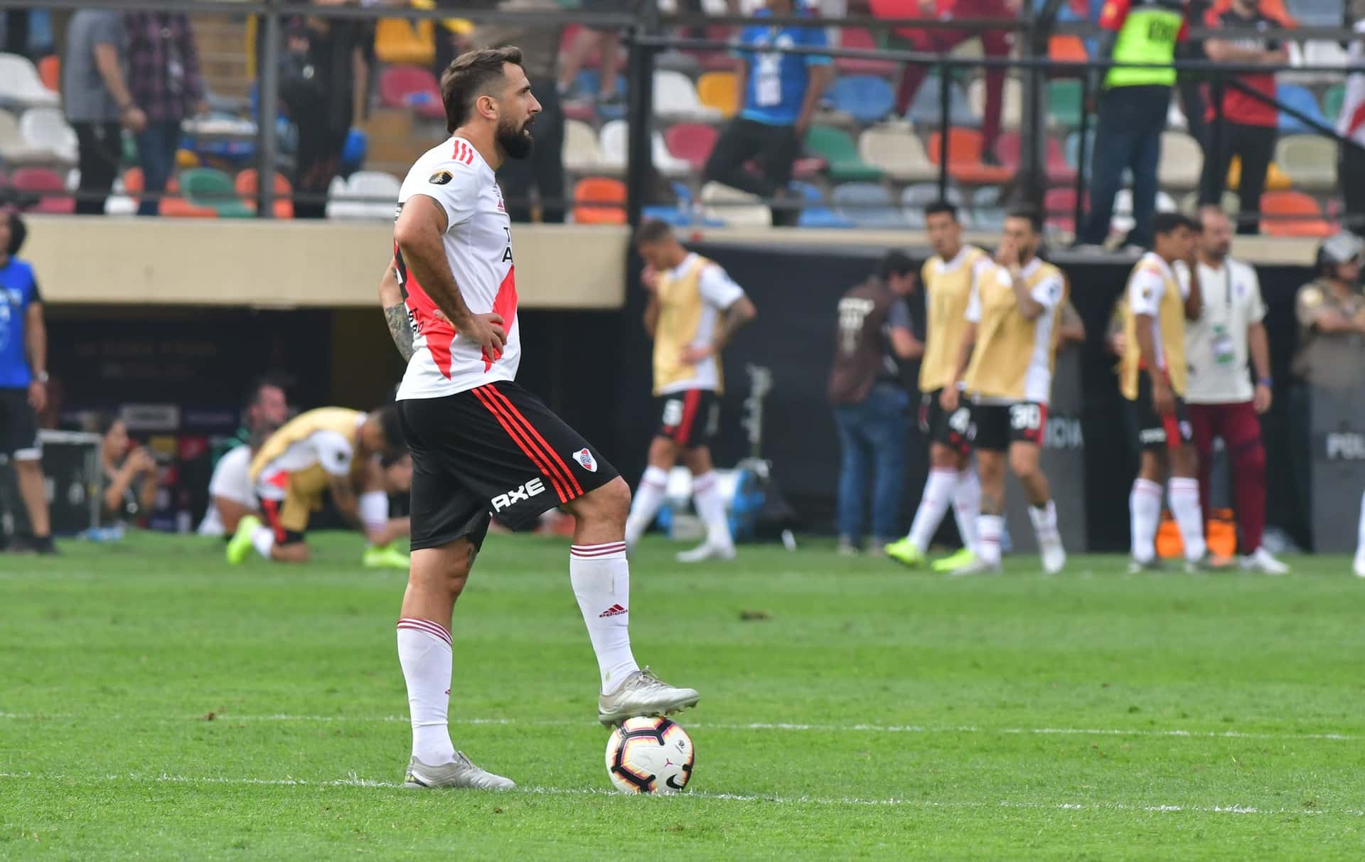 El delantero no será tenido en cuenta por Marcelo Gallardo y analiza su futuro.
