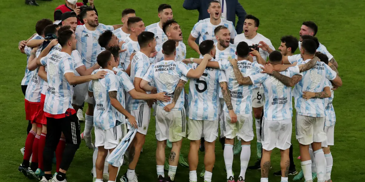 El delantero pasó un momento difícil al reencontrarse con su familia.