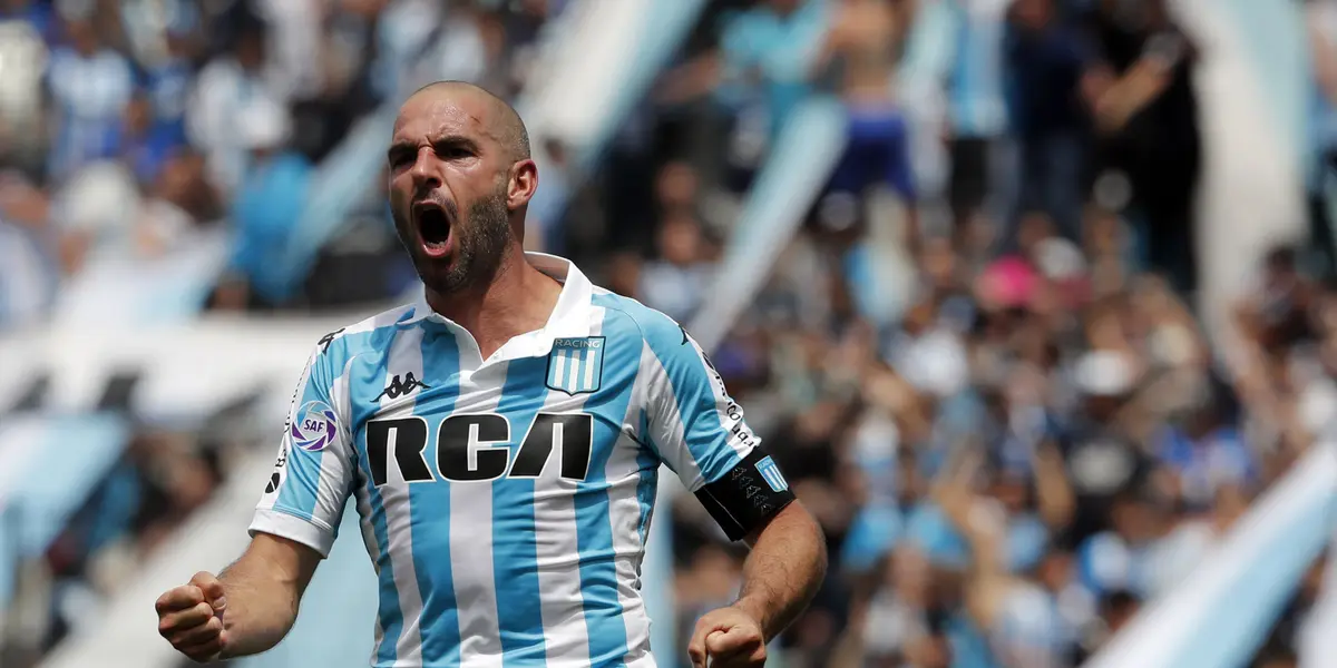 El delantero prepara su partida de la Academia y el club publicó un video.