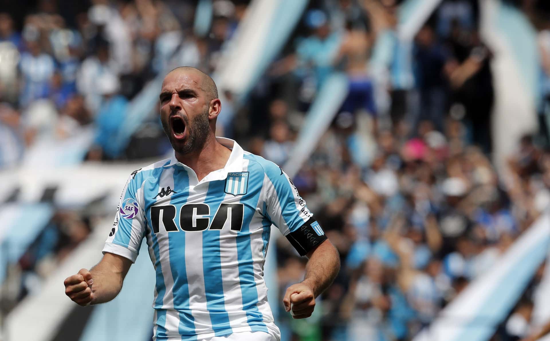El delantero prepara su partida de la Academia y el club publicó un video.