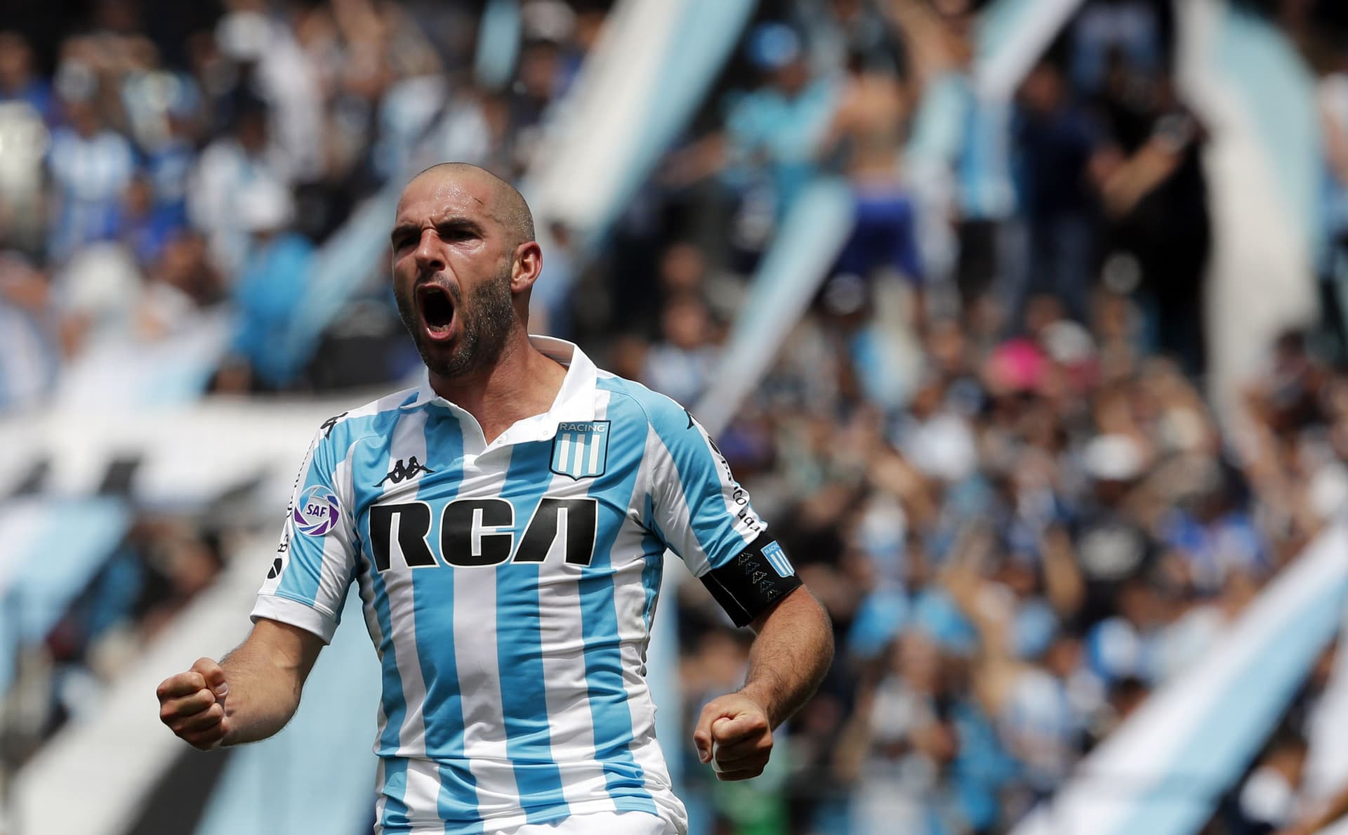 El delantero prepara su partida de la Academia y el club publicó un video.