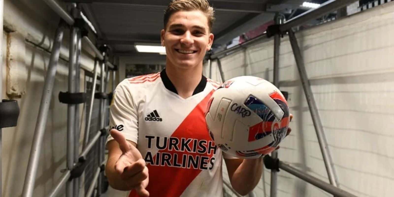 El delantero que la rompió en Qatar 2022 casi deja River para marcharse a un club lejos de la Premier League.