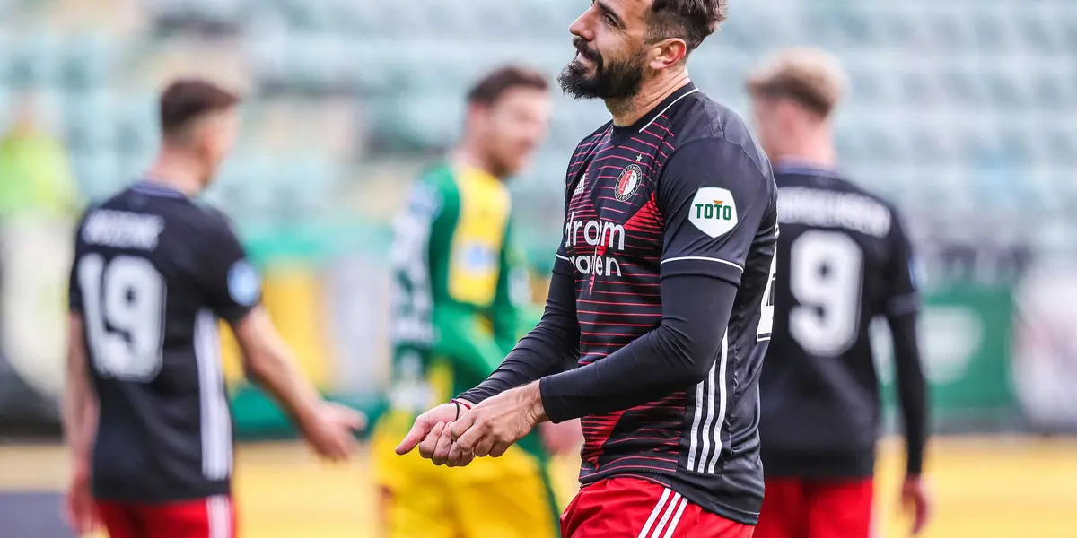 El delantero regresó a la Argentina, donde continuará su recuperación tras la fractura de peroné sufrida en los Países Bajos.