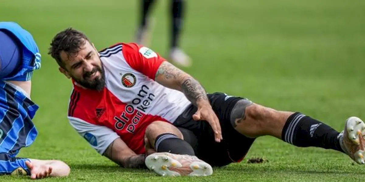 El delantero sufrió una fractura en Feyenoord y fue operado de urgencia. 