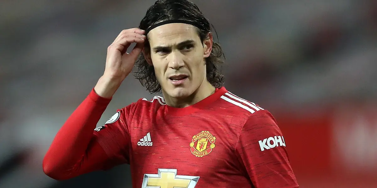 El delantero uruguayo permanecerá en Manchester United esta temporada.
