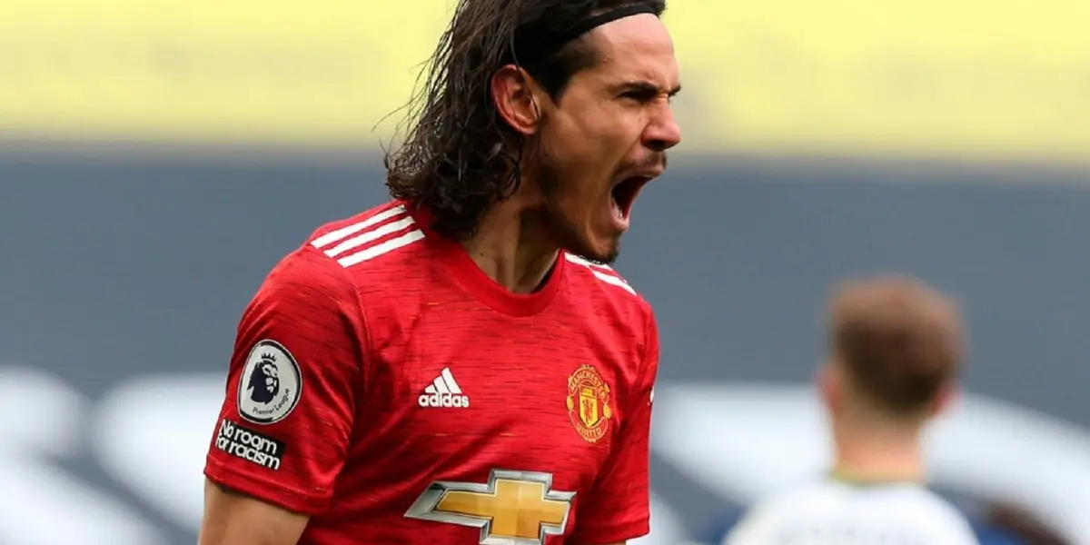 El delantero uruguayo renovó contrato con Manchester United por otra temporada.