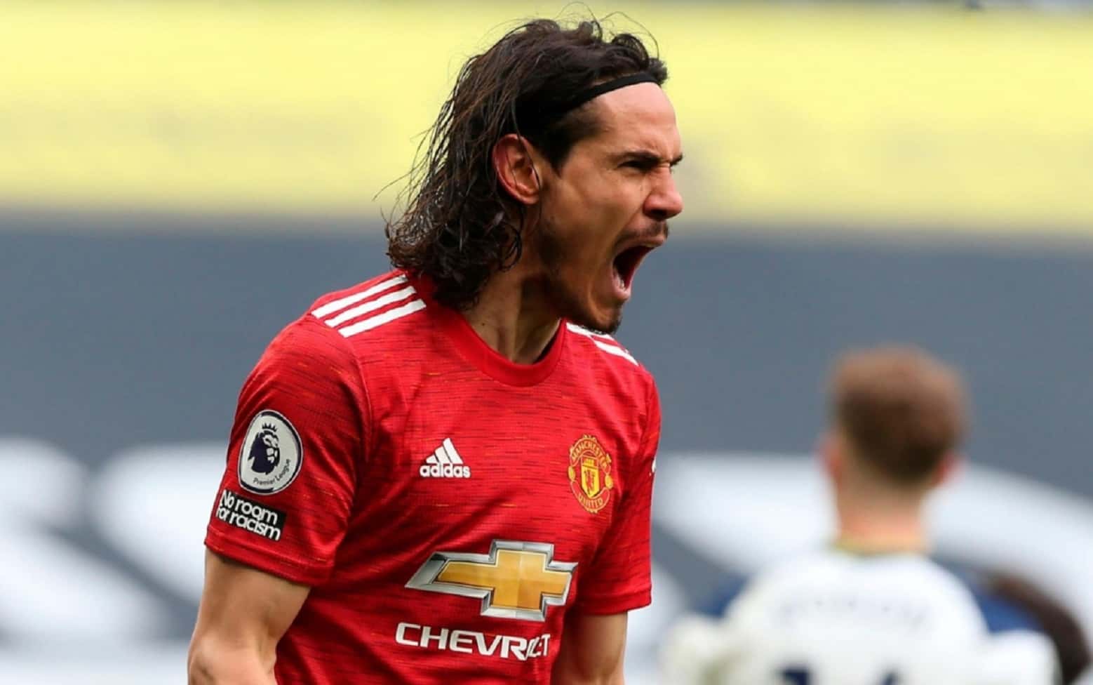El delantero uruguayo renovó contrato con Manchester United por otra temporada.