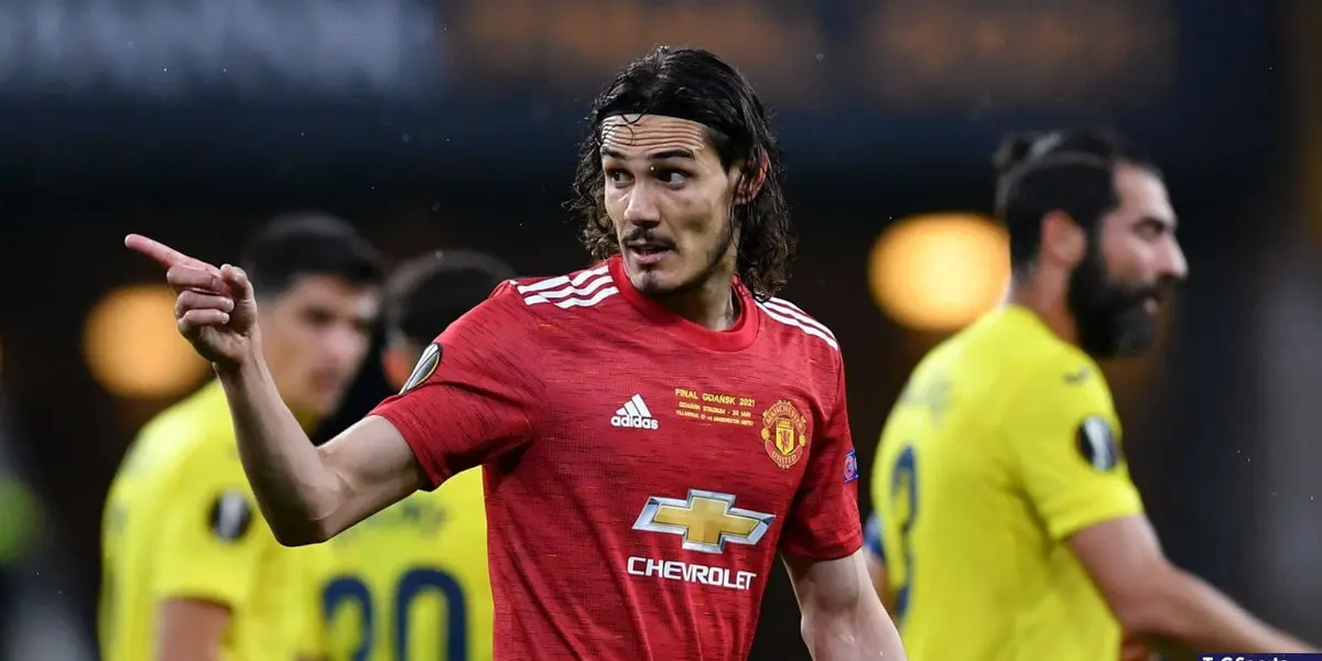 El delantero uruguayo renovó contrato con Manchester United por otro año.
