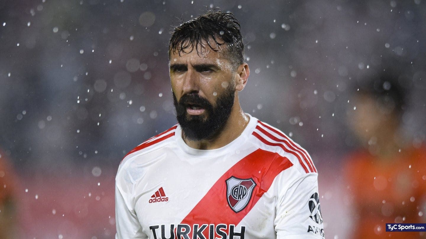 El delantero vuelve al país luego de su préstamo en el Feyenoord de Holanda.