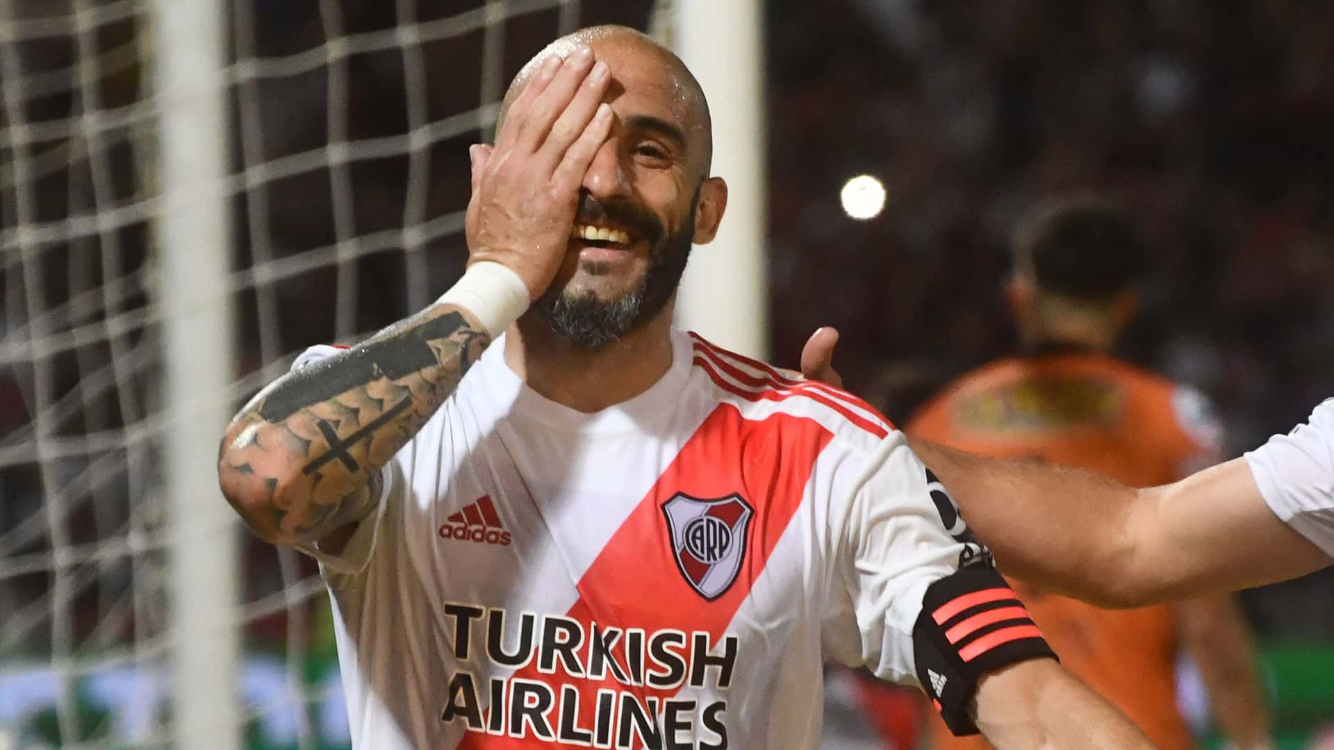 El denfesor central del Millonario sufrió la fractura de su antebrazo derecho en febrero.