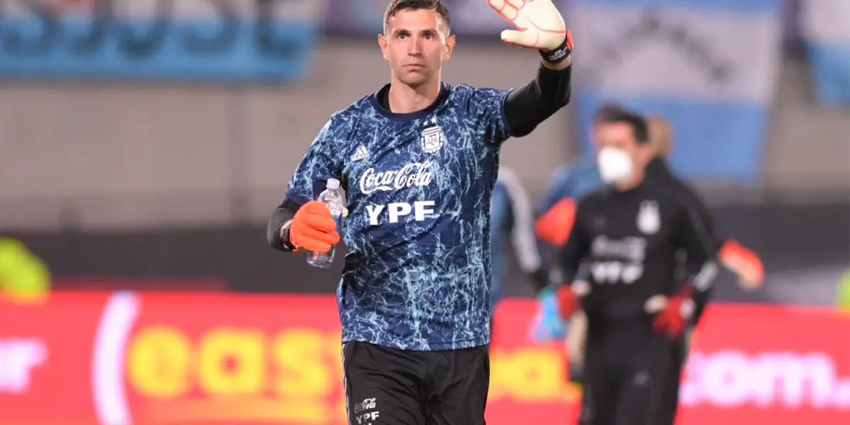 El Dibu atajó una pelota impresionante contra Borja y ha protagonizado un luego capítulo en la disputa.