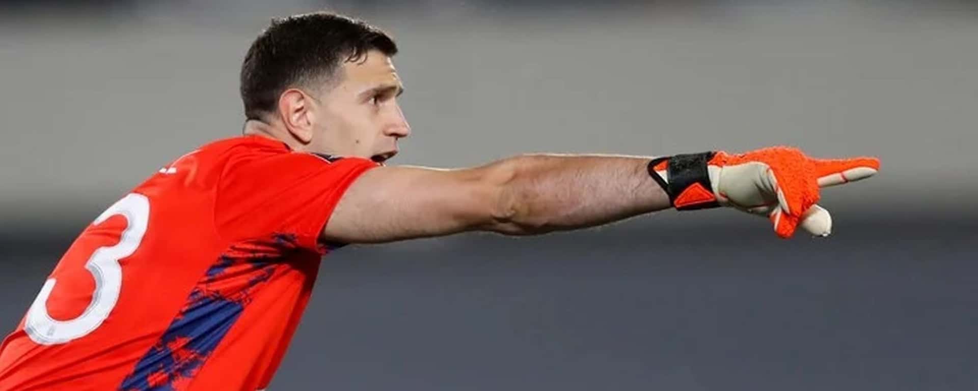 El Dibu no está al 100% y será resguardado para el partido de la Selección Argentina.