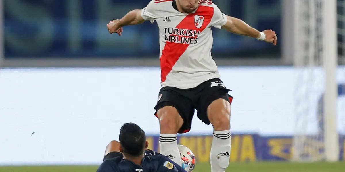 El director técnico del Millonario se acercó al juvenil tras la victoria en Córdoba.