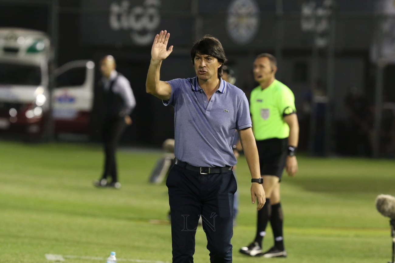 El DT argentino busca seguir reforzando al equipo paraguayo.
