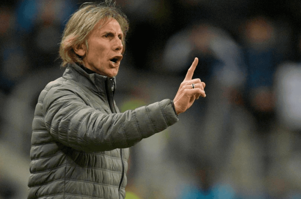 El DT argentino tiene un pie y medio afuera de la Selección Peruana, aunque aun existe la esperanza de que se quede.