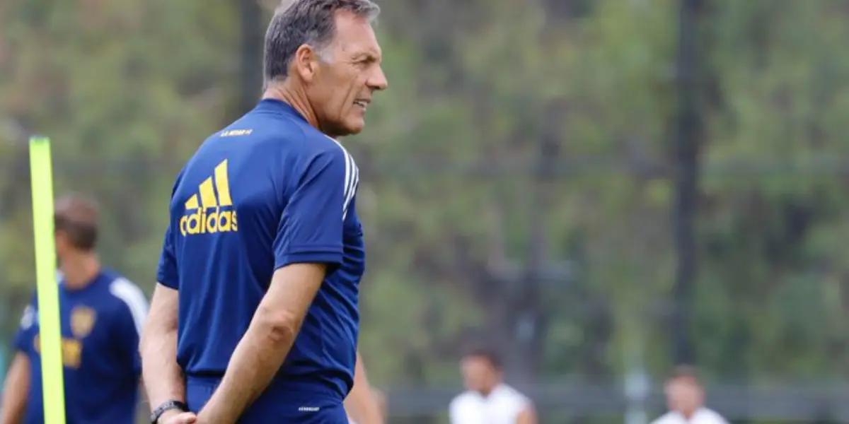 El DT comienza a diagramar el partido contra River Plate por la Copa Diego Armando Maradona.