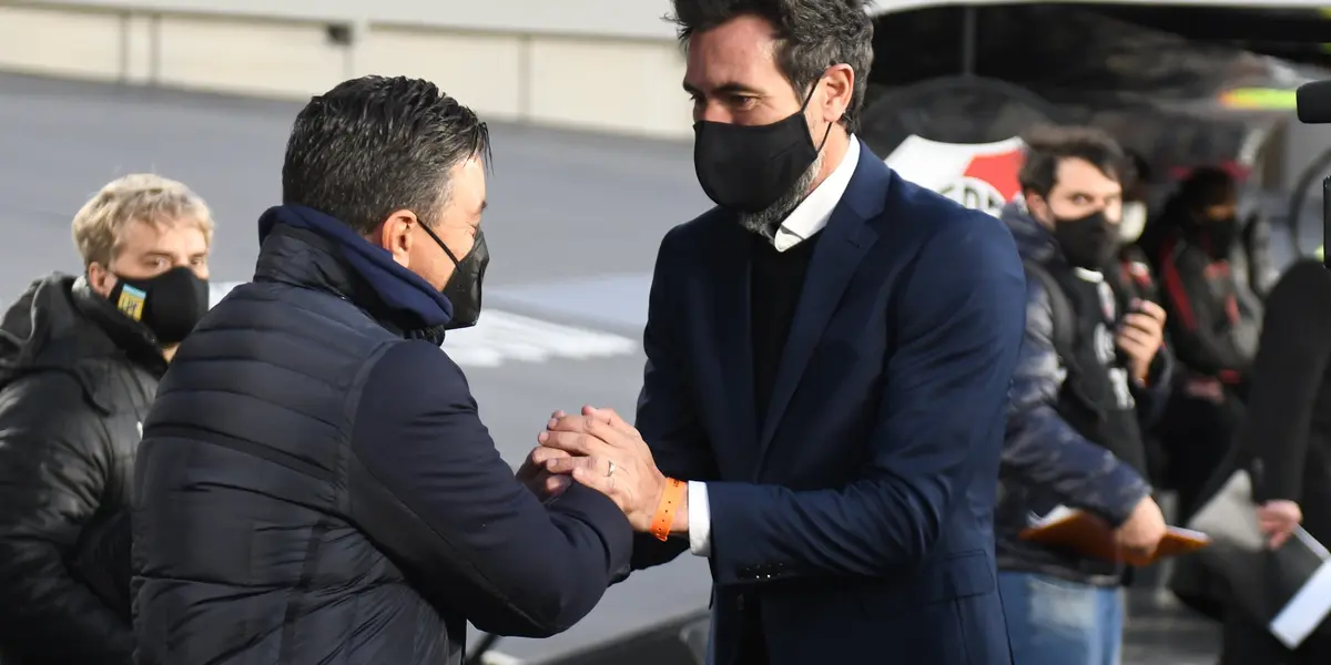 El DT de Colón ganó por 2-1 en el Monumental y amplió su ventaja en el historial ante el Muñeco.