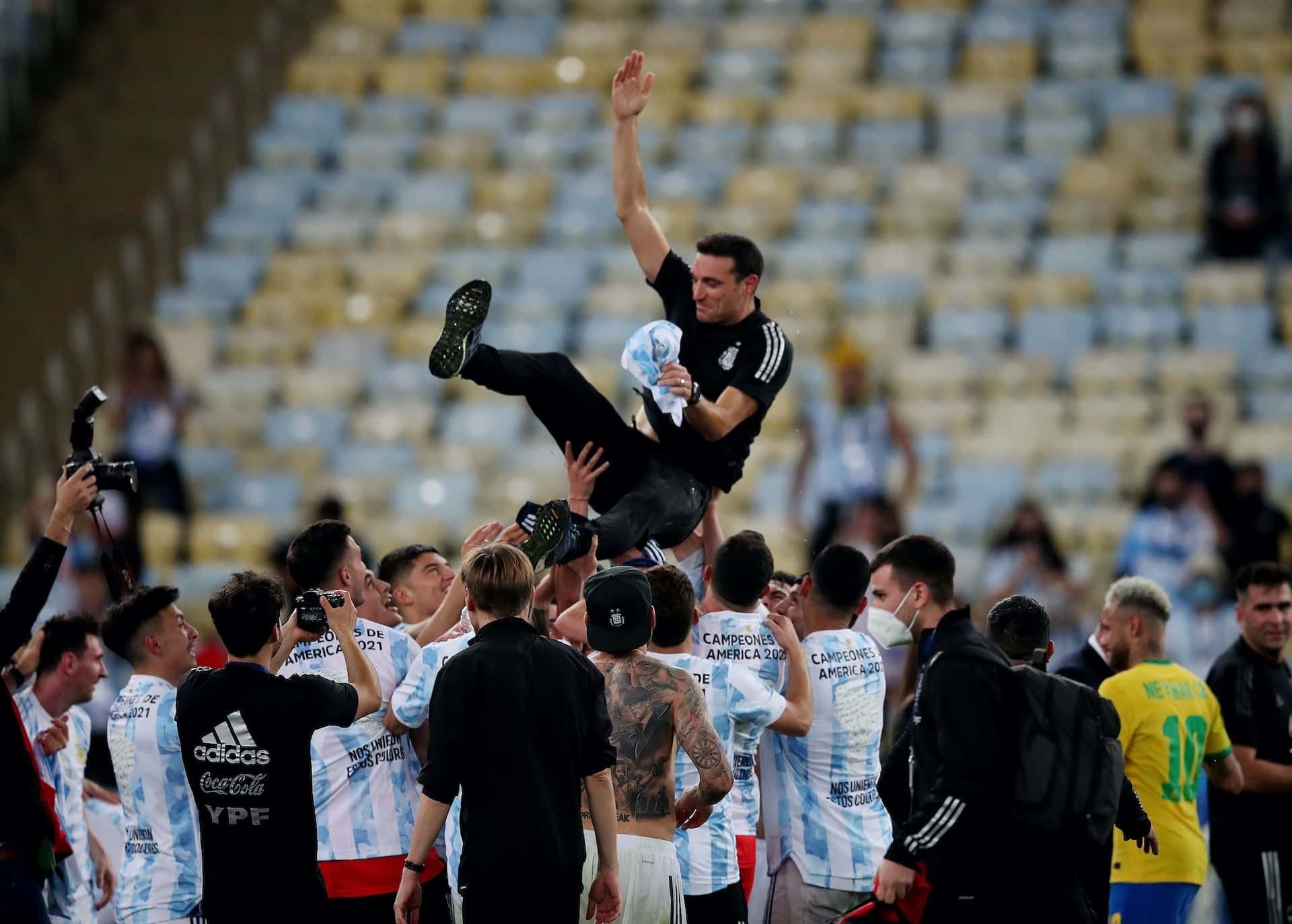 El DT de la Selección Argentina cumple hoy 44 años y en las redes sociales no se olvidaron del campeón de América.