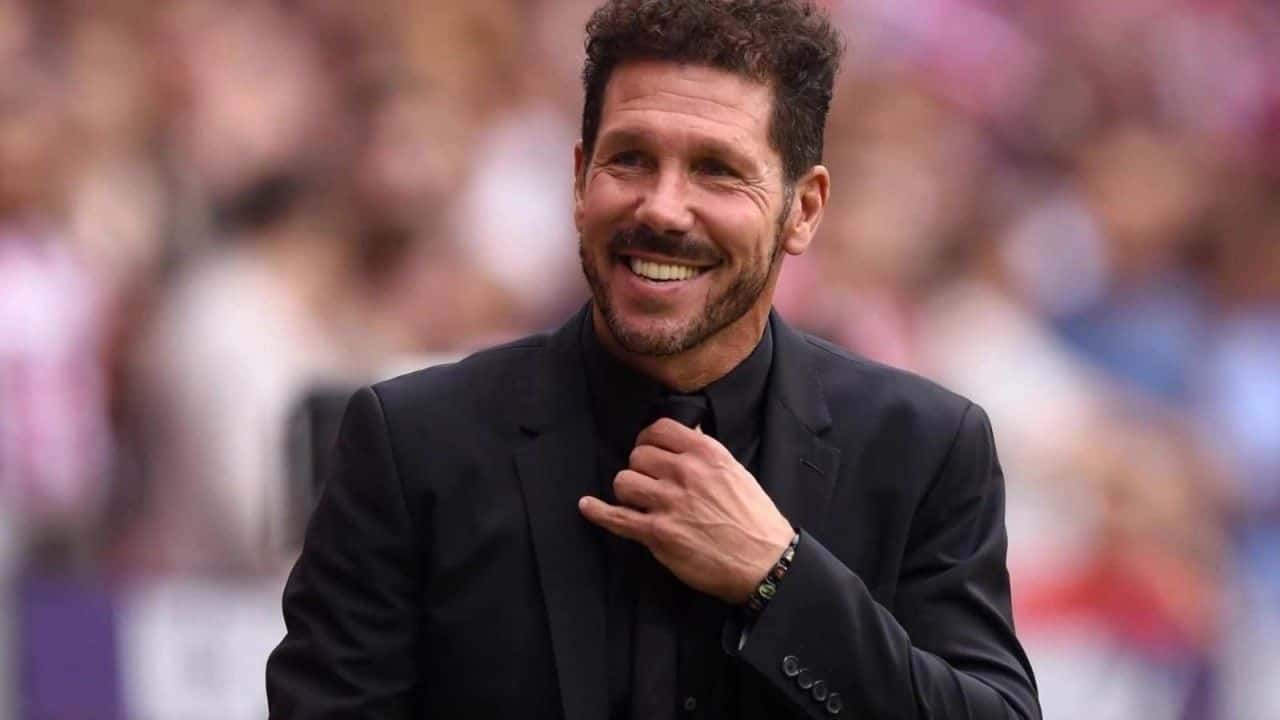 El DT del Atlético de Madrid ya está pensando en la temporada 2022/23 y está detrás de dos jugadores de la Selección Argentina.