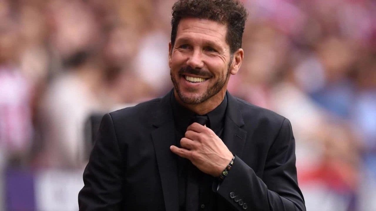 El DT del Atlético de Madrid ya está pensando en la temporada 2022/23 y está detrás de dos jugadores de la Selección Argentina.