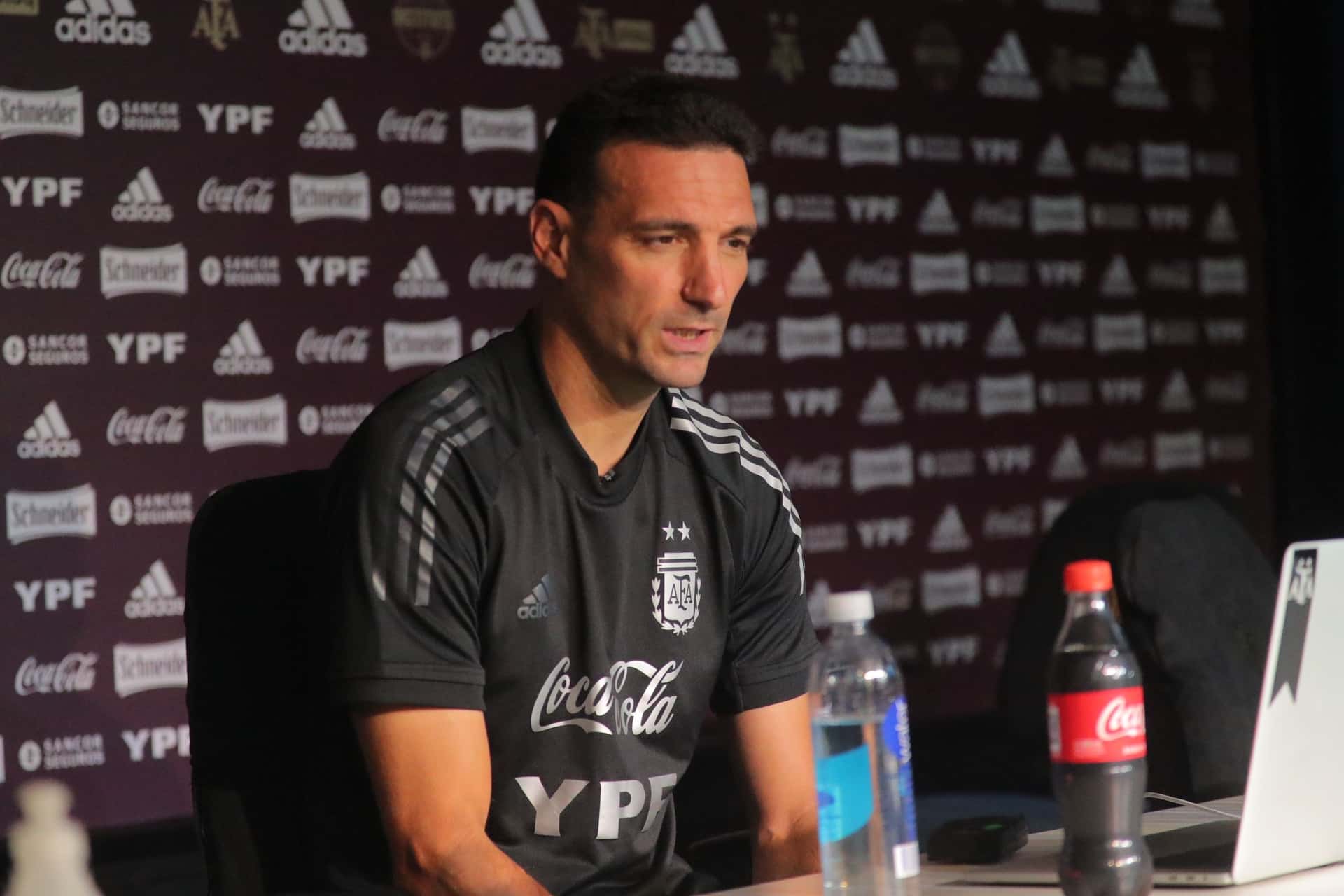 El DT del conjunto argentino habló en la previa del choque de mañana ante Colombia en Córdoba y expresó: "No nos casamos con nadie".
