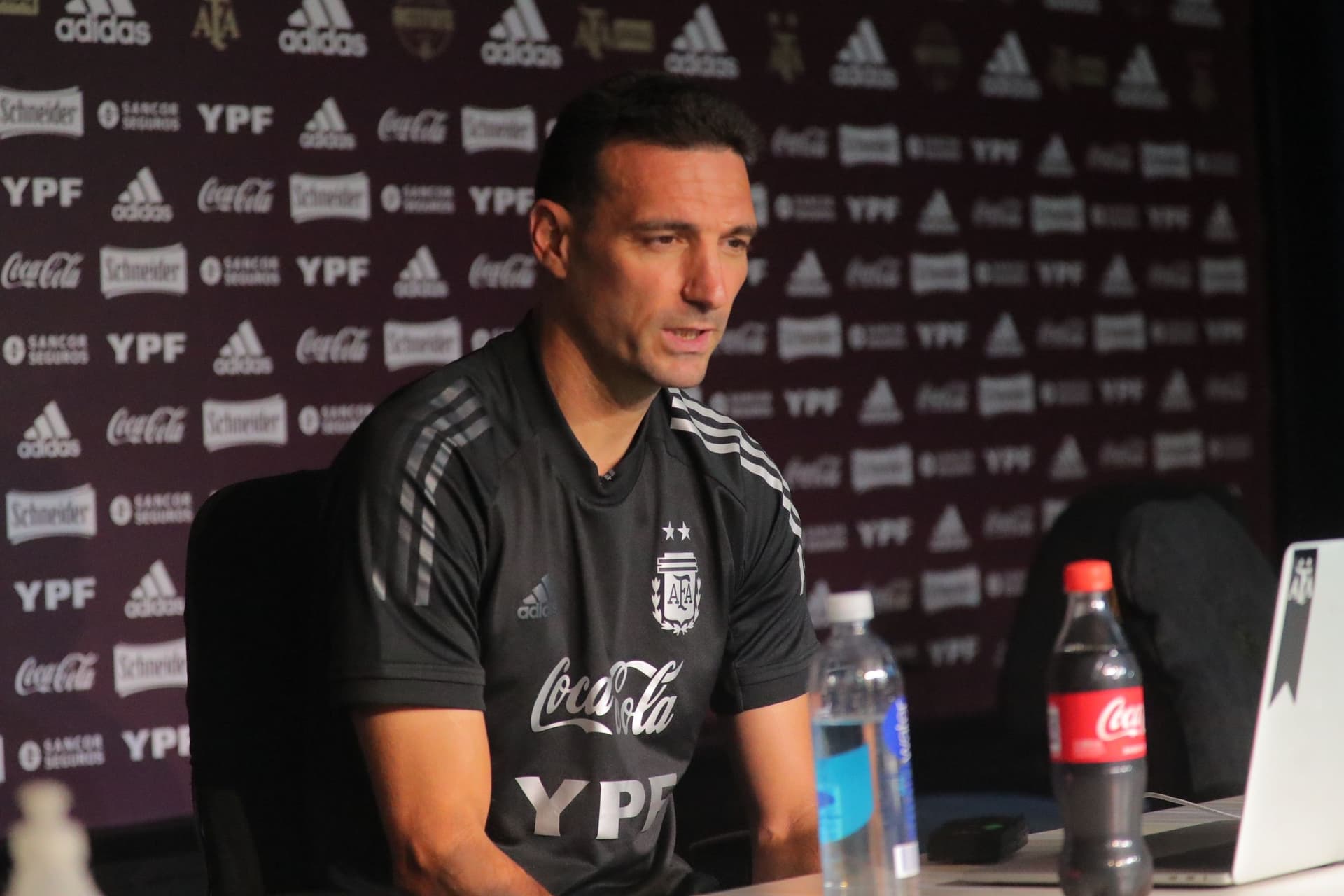 El DT del conjunto argentino habló en la previa del choque de mañana ante Colombia en Córdoba y expresó: "No nos casamos con nadie".