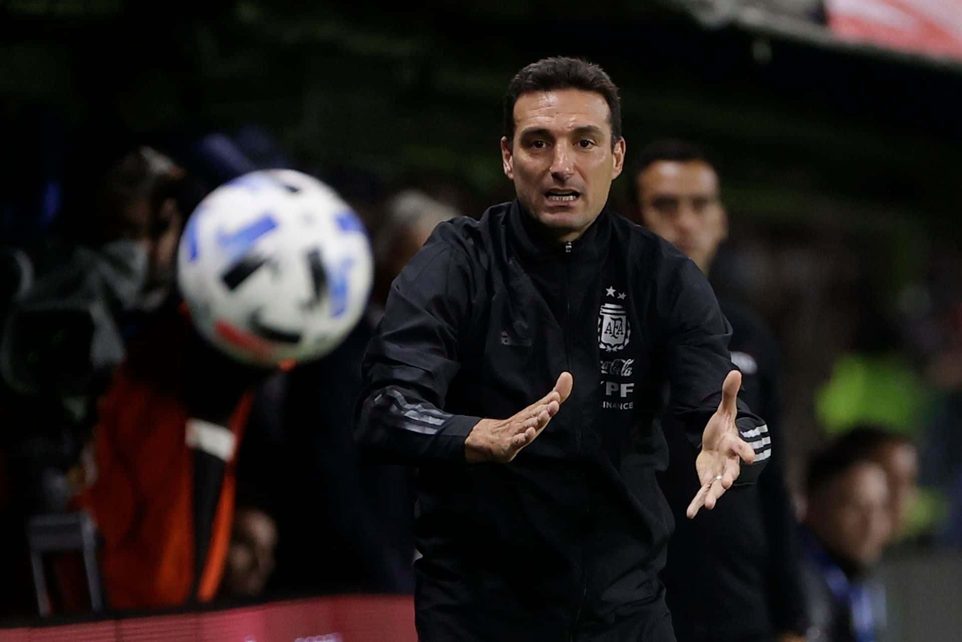 El DT del conjunto nacional busca tener a todos los futbolistas de la mejor manera y en ese sentido hoy se conoció que Marcos Acuña ha retornado a los entrenamientos luego de su lesión.