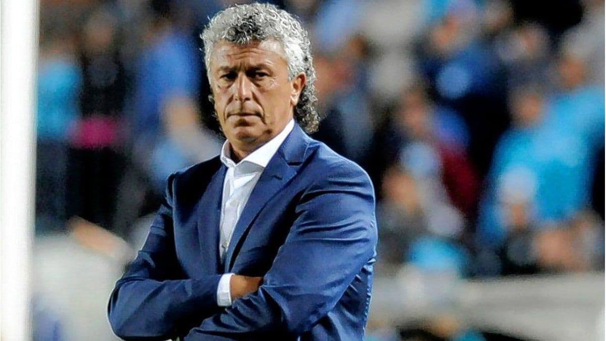 El DT volvió a las redes sociales y defendió a Leo de la acusación de un exjugador.