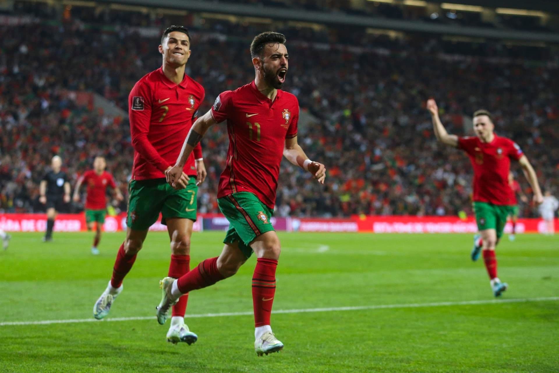 El elenco luso se impuso 2 a 0 ante Macedonia del Norte, mientras que el conjunto de Lewandowski, Polonia, se impuso frente a Suecia por igual marcador y también sacó boletos para la Copa del Mundo. Por ránking FIFA, el equipo de CR7 será cabeza de serie en Qatar 2022.