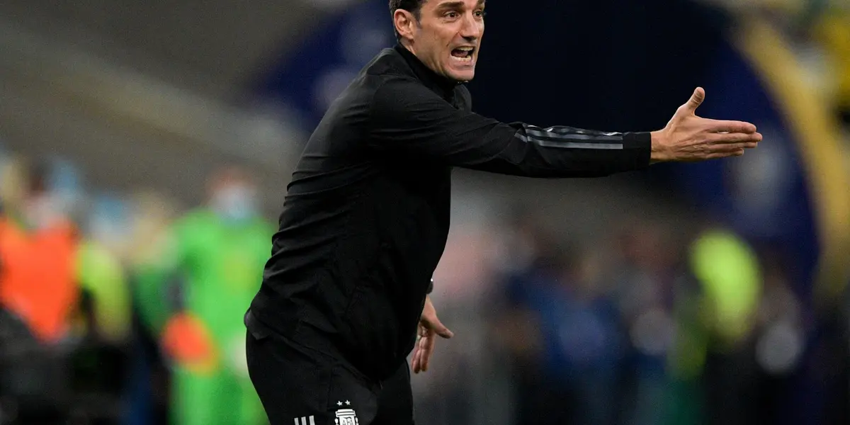 El entrenador dejó a los futbolistas que celebraran juntos el título.