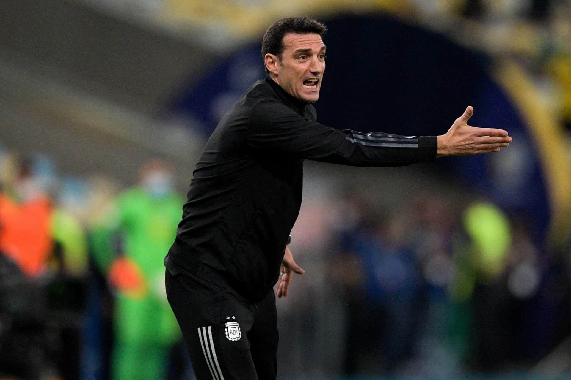 El entrenador dejó a los futbolistas que celebraran juntos el título.