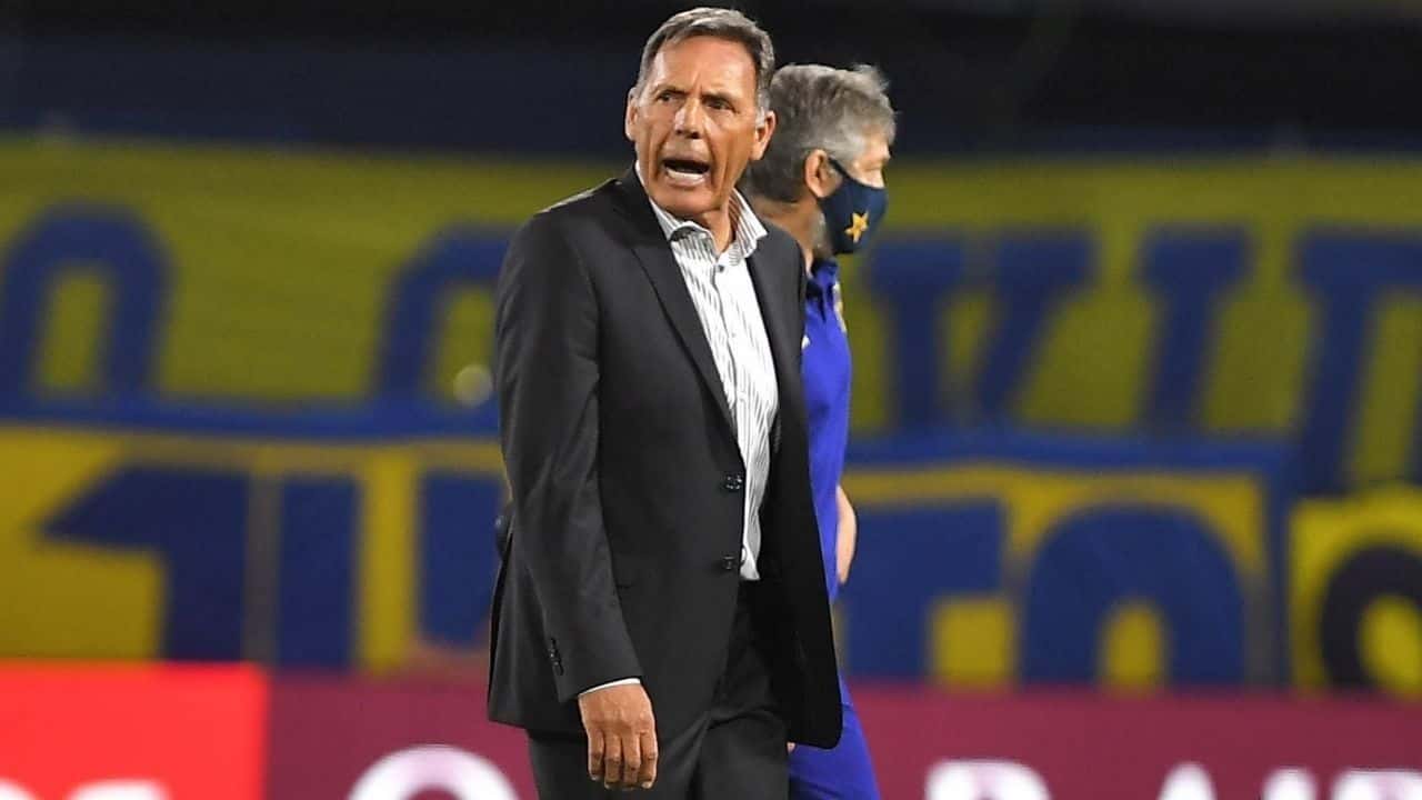 El entrenador del Xeneize hizo un reclamo a la AFA.