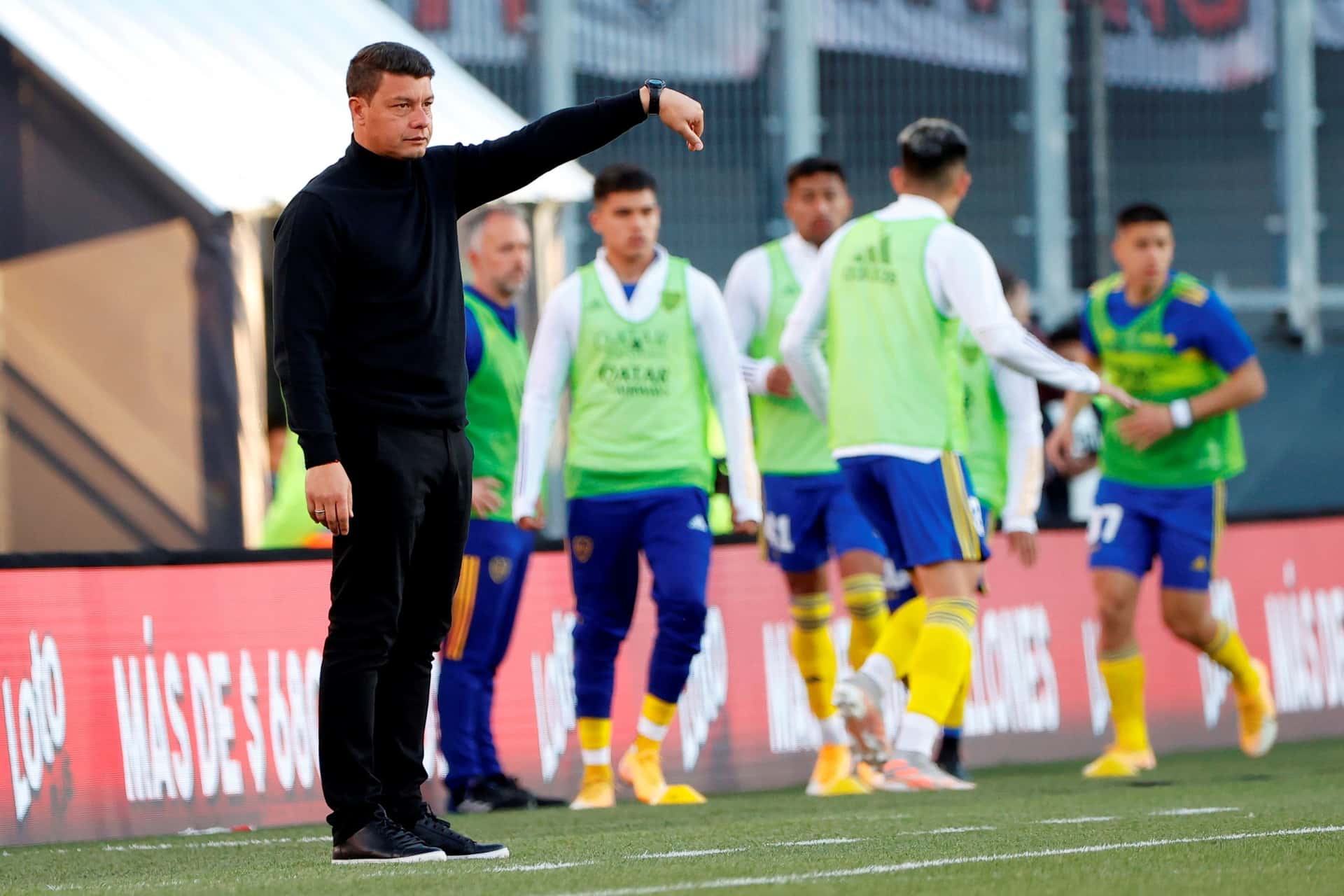 El entrenador del Xeneize prepara un equipo distinto al que perdió por 2-1 ante River Plate en el Monumental.