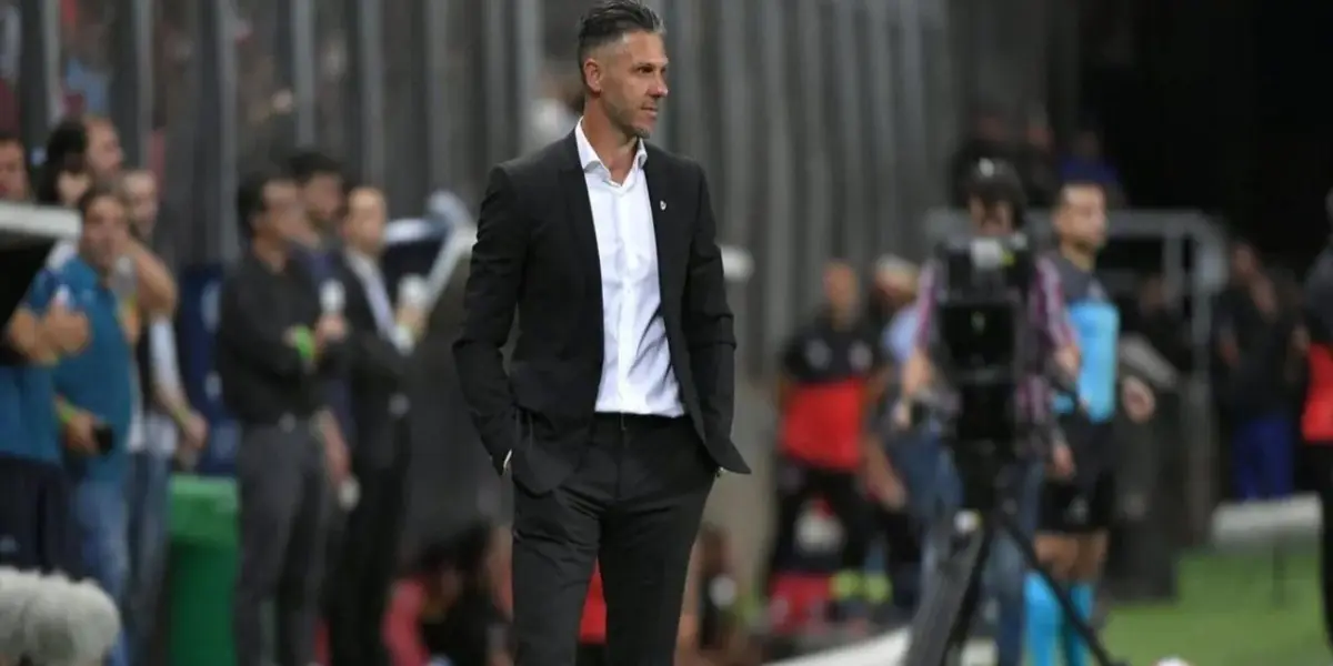 El entrenador diagrama al equipo que comenzará a disputar el torneo doméstico, pero un detalle lo mantiene preocupado.